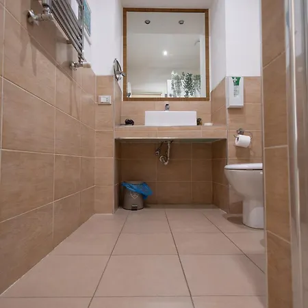 Bed & Breakfast Romerooms Cola Di Rienzo 4*