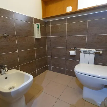 Romerooms Cola Di Rienzo Bed & Breakfast