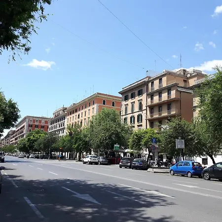 Romerooms Cola Di Rienzo Bed & Breakfast 2*