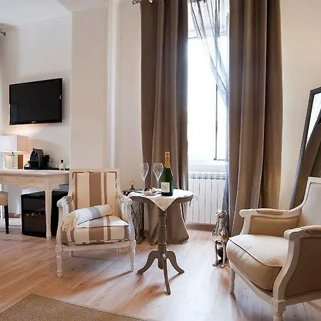 Romerooms Cola Di Rienzo Bed & Breakfast 2*