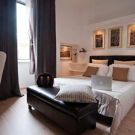 Bed & Breakfast Romerooms Cola Di Rienzo