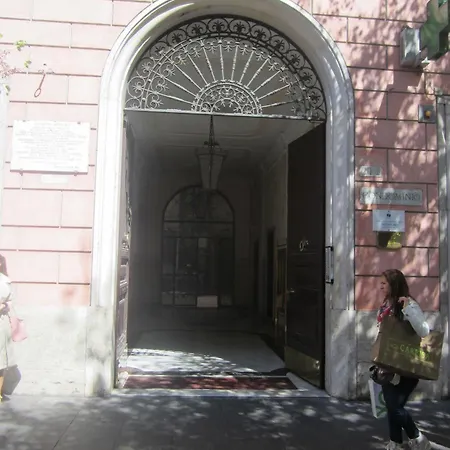 Bed & Breakfast Romerooms Cola Di Rienzo