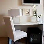 Romerooms Cola Di Rienzo B&B 4*